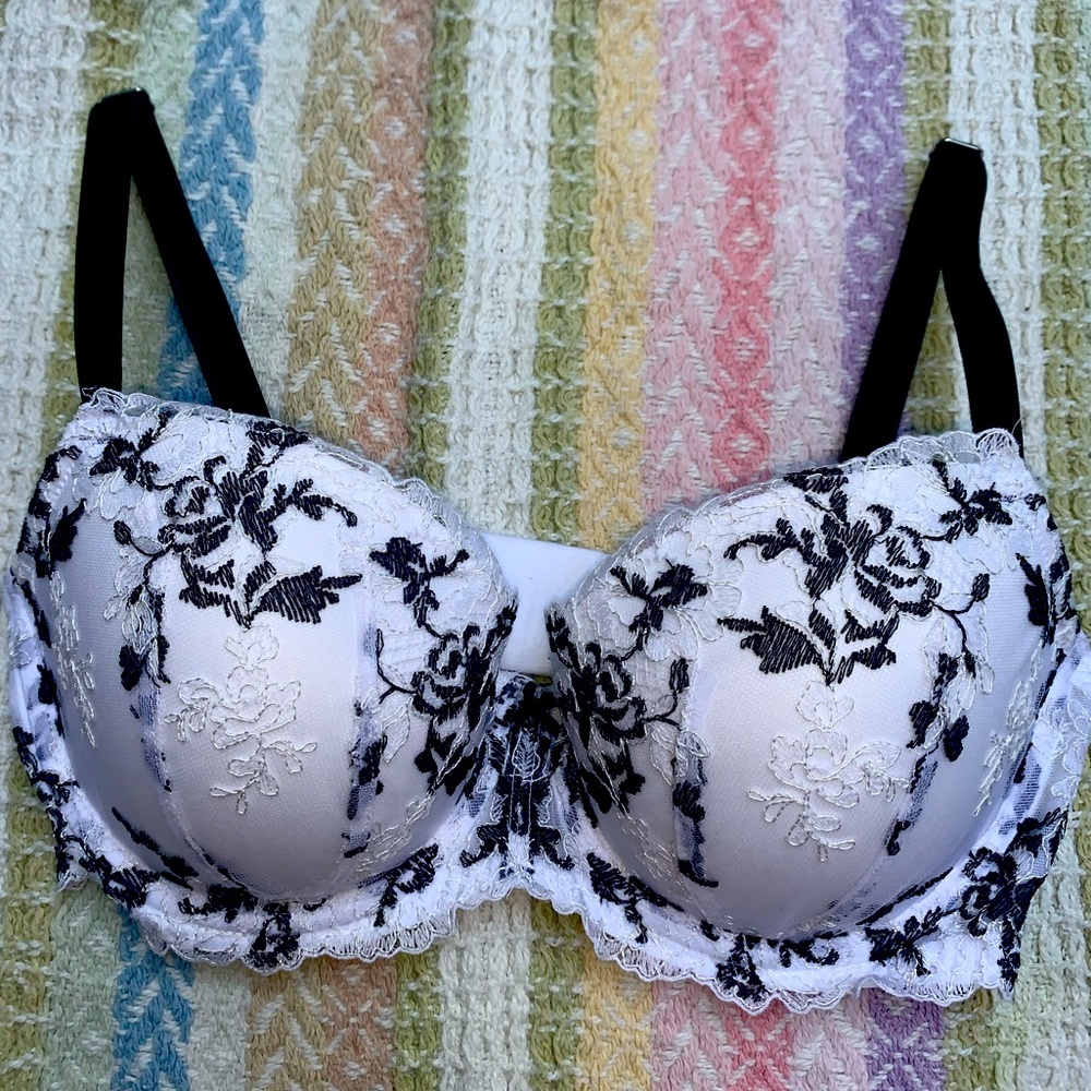 VICTORIA’S SECRET Dream Angles Lined Demi Bra